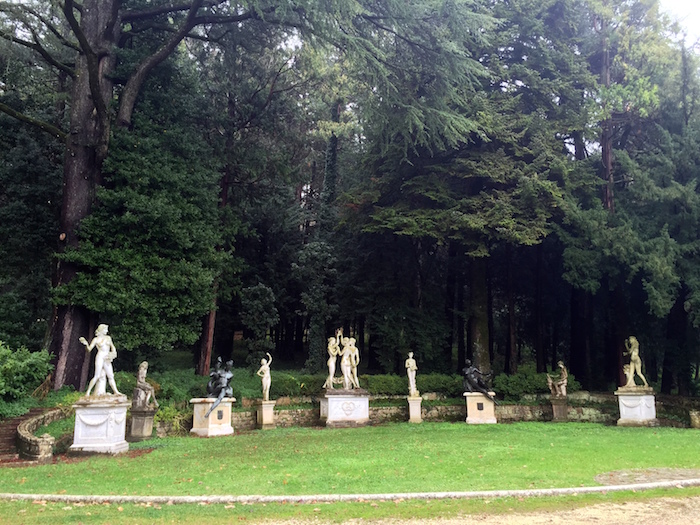 L', con sculture del toscano Donatello Gabrielli